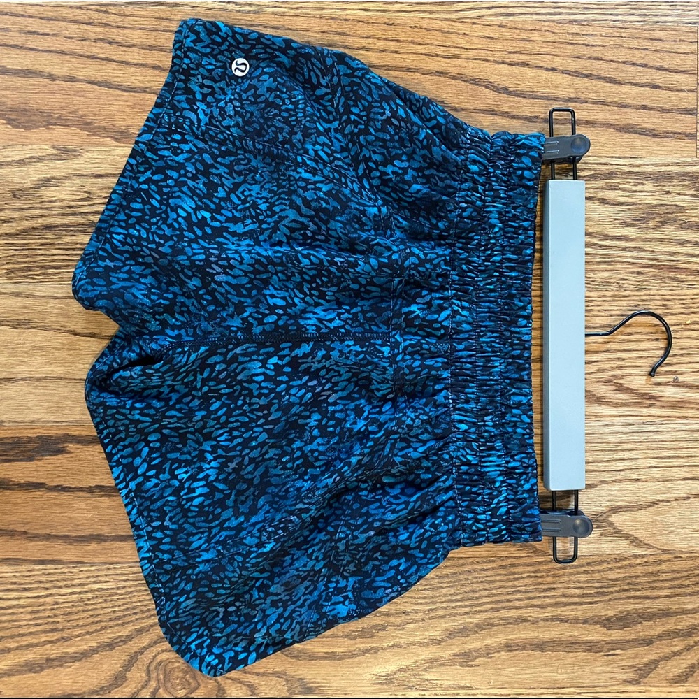 Lululemon Size 6 Tracker Shorts V in Illuminate Multi Black Blue (4” inseam)